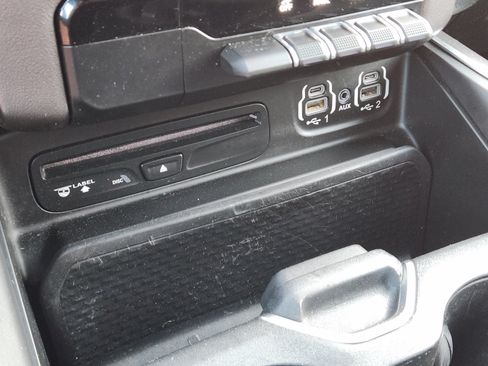 Used 2019 RAM 1500 4x4 Crew Cab image 14