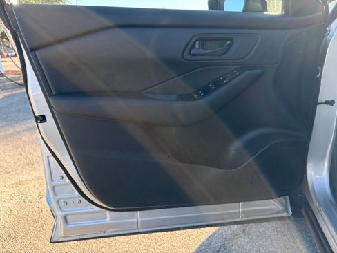 Certified 2025 Nissan Rogue S image 20