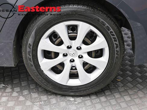 Used 2023 Toyota Corolla LE w/ Carpet Mat Package (TMS) FWD image 8
