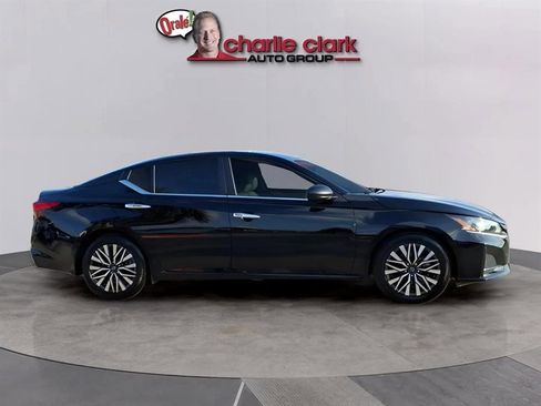 Used 2024 Nissan Altima 2.5 SV image 6