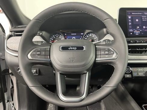 New 2025 Jeep Compass Latitude image 12