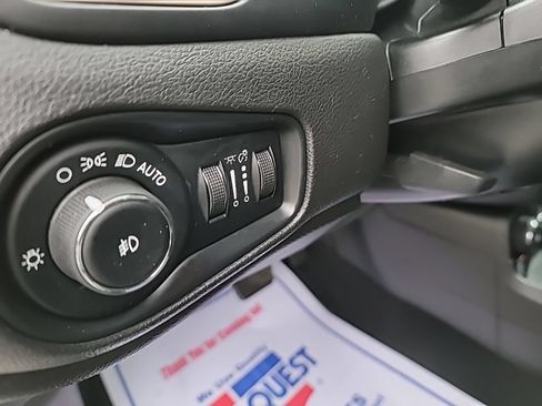 Used 2016 Jeep Renegade Latitude w/ Cold Weather Group AWD/4WD image 14