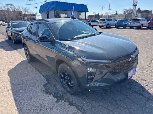 New 2026 Chevrolet Trax LT w/ Midnight Edition image 4