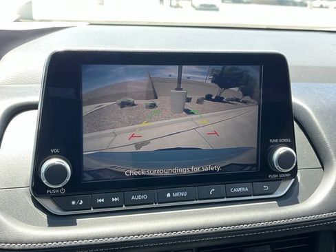 Used 2025 Nissan Rogue S FWD image 19