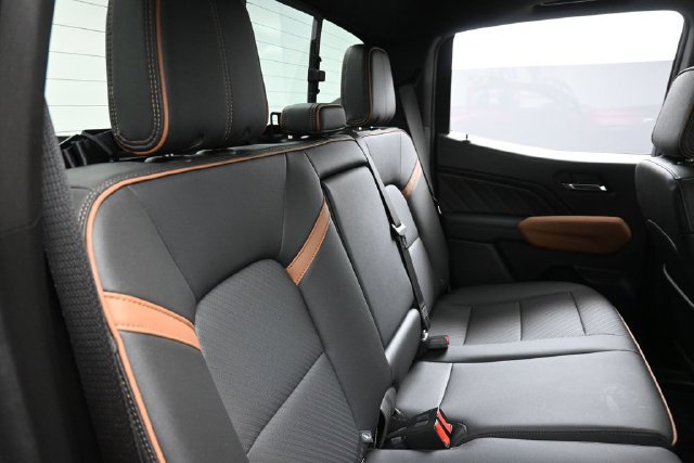 Used 2025 GMC Canyon AT4 w/ Technology Plus Package AWD/4WD image 21