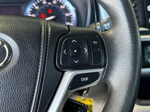 Used 2015 Toyota Highlander LE image 21