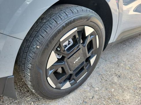 Certified 2025 Kia Carnival EX FWD image 7