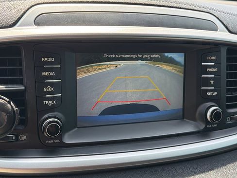 Used 2019 Kia Sorento L FWD image 28