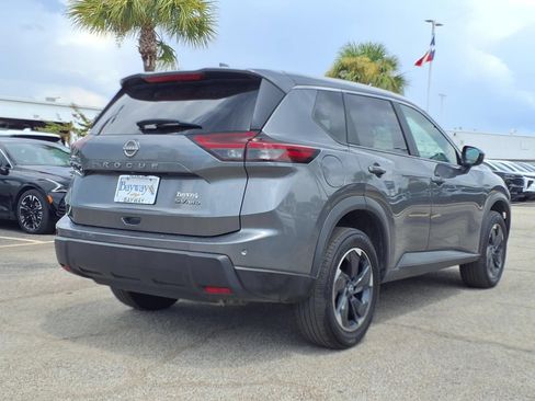 Used 2024 Nissan Rogue SV AWD/4WD image 2