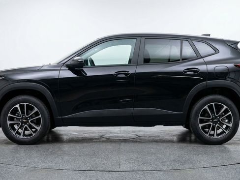 Used 2025 Chevrolet TrailBlazer LT w/ Driver Confidence Package image 5