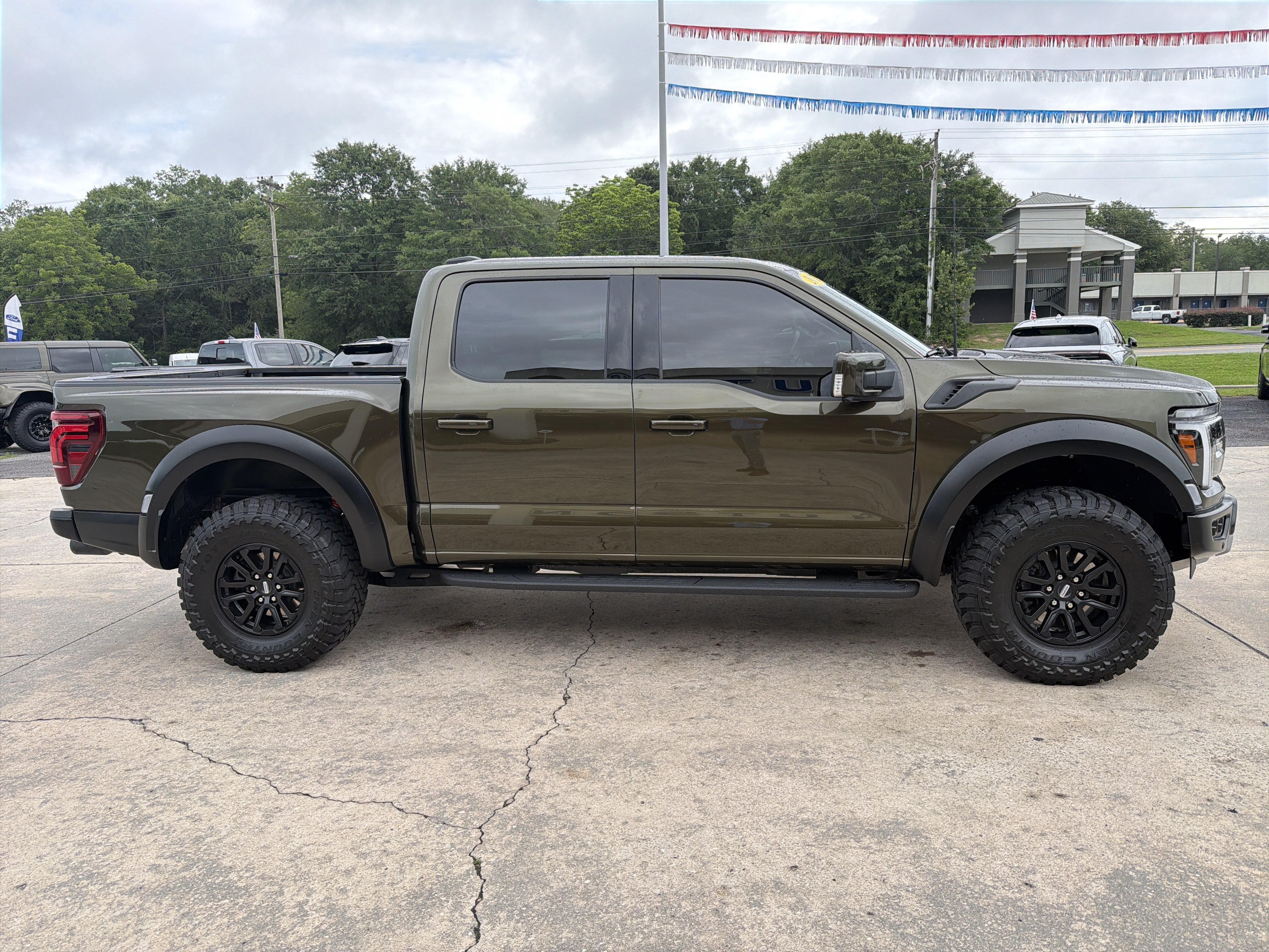 Used 2025 Ford F150 Raptor AWD/4WD image 6