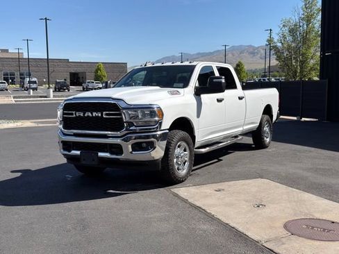 Used 2024 RAM 3500 Tradesman w/ Chrome Appearance Group AWD/4WD image 6