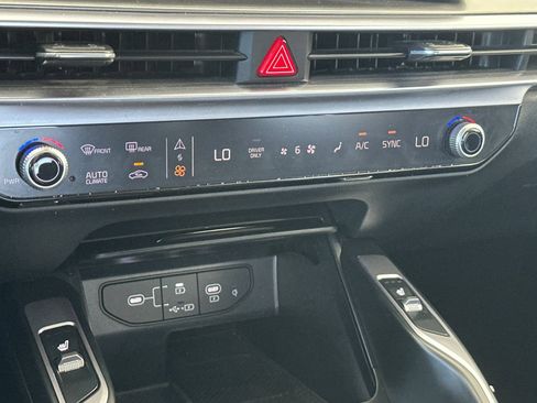Used 2025 Kia Sorento EX AWD/4WD image 21