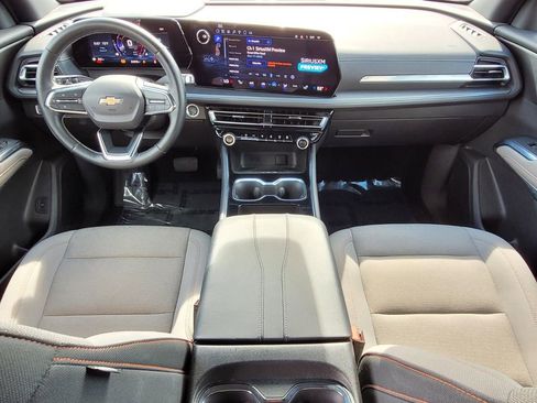 Used 2025 Chevrolet Traverse LT image 18