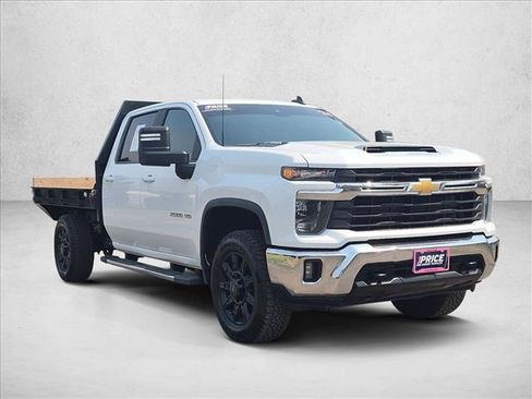 Used 2024 Chevrolet Silverado 2500 LT w/ Convenience Package AWD/4WD image 3