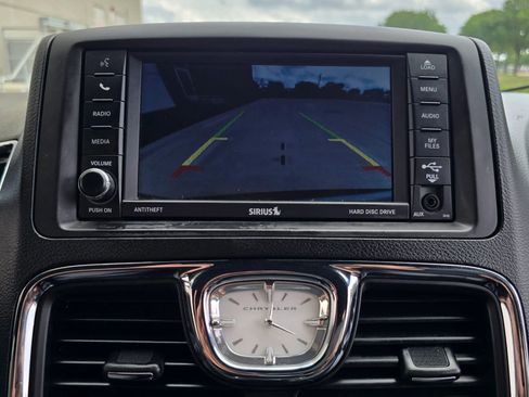 Used 2015 Chrysler Town & Country S w/ Driver Convenience Group FWD image 34