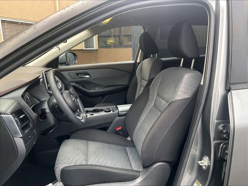 Used 2023 Nissan Rogue SV image 10