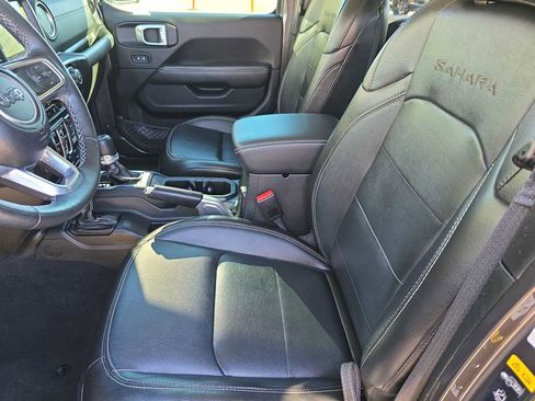 Used 2023 Jeep Wrangler Sahara w/ Cold Weather Group image 15