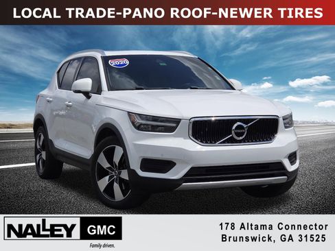 Used 2020 Volvo XC40 T4 Momentum w/ Protection Package Premier FWD image 1