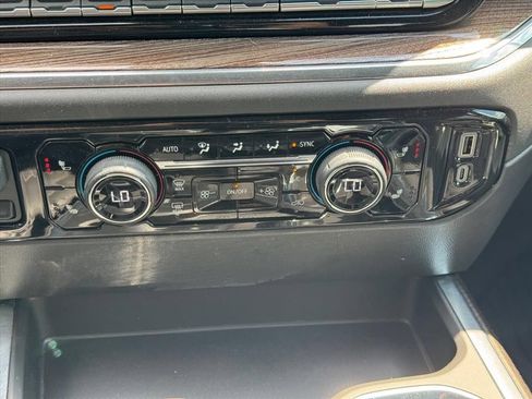 Used 2025 Chevrolet Silverado 1500 LT Trail Boss w/ Convenience Package II AWD/4WD image 22