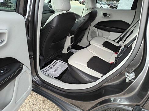 Used 2017 Jeep Compass Latitude w/ Cold Weather Group image 13