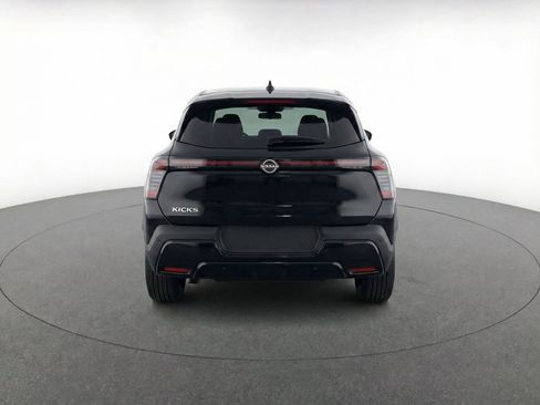 Used 2025 Nissan Kicks SV image 7