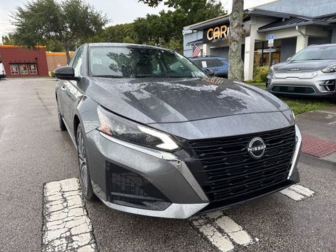 Used 2024 Nissan Altima 2.5 SV image 2