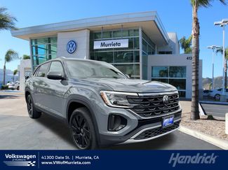 Used 2025 Volkswagen Atlas Cross Sport SE w/ Black Wheel Package FWD video 1