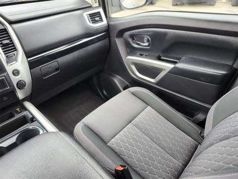 Used 2021 Nissan Titan SV w/ SV Convenience Package image 15