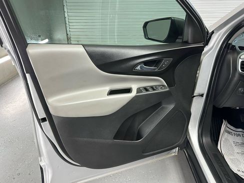 Used 2020 Chevrolet Equinox LS w/ LS Convenience Package FWD image 16