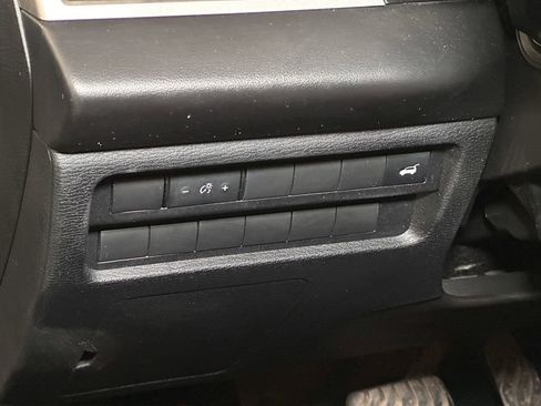Used 2024 Mitsubishi Outlander SE AWD/4WD image 27