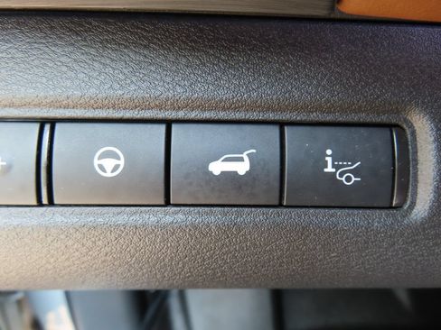 Used 2024 Nissan Pathfinder Platinum w/ Cargo Package AWD/4WD image 14