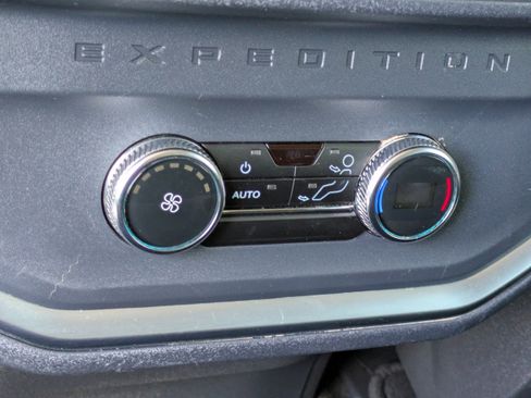 Certified 2025 Ford Expedition Active AWD/4WD image 22