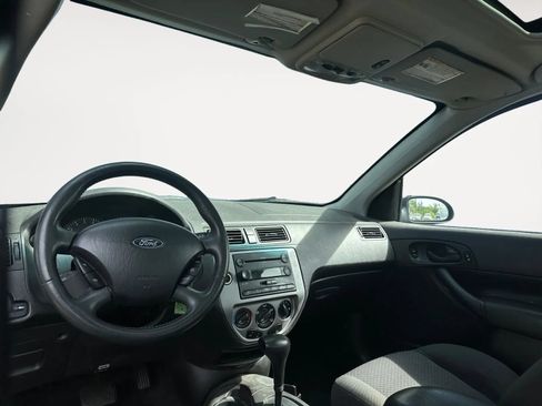 Used 2005 Ford Focus SES FWD image 11