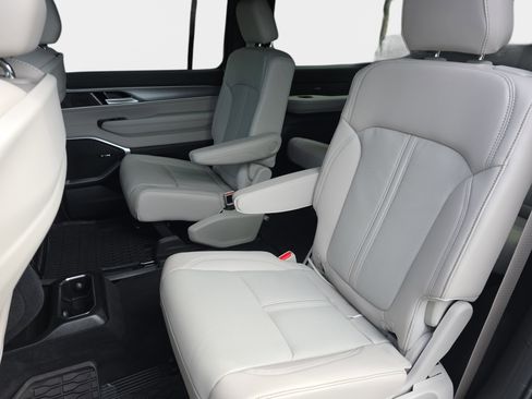 New 2026 Jeep Grand Wagoneer 4WD image 10