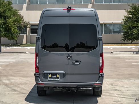 Used 2022 Mercedes-Benz Sprinter 2500 image 13
