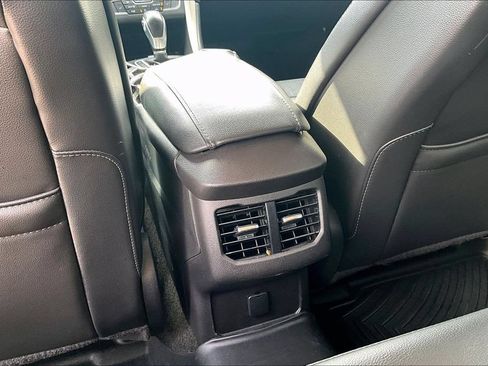 Used 2016 Ford Fusion SE w/ Equipment Group 202A FWD image 32
