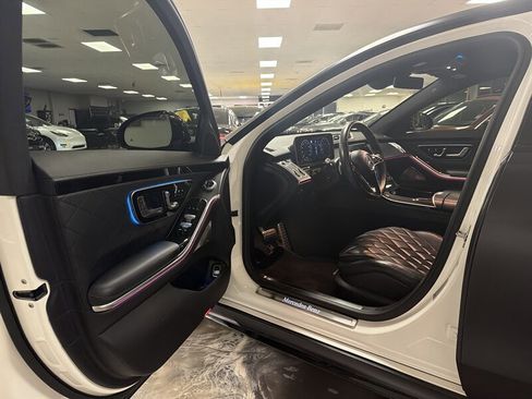 Used 2022 Mercedes-Benz S 580 4MATIC Sedan w/ AMG Line Package image 21