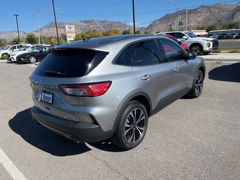 Used 2022 Ford Escape SE w/ SE Sport Appearance Package image 5