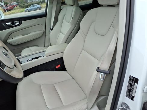 Certified 2023 Volvo XC60 B5 Plus image 17