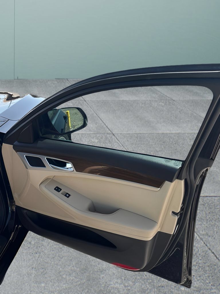 Used 2018 Genesis G80 3.8 RWD image 18