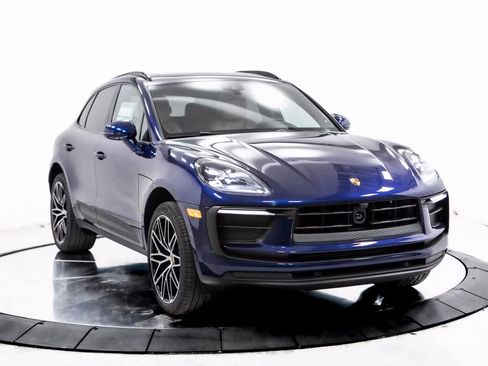 Certified 2025 Porsche Macan image 9