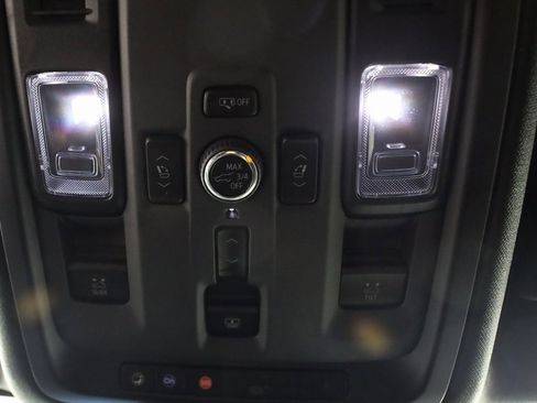 Used 2025 GMC Yukon XL AT4 Ultimate image 35