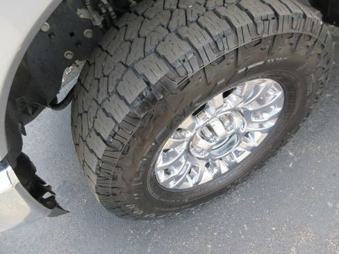 Used 2022 Ford F350 XLT w/ XLT Premium Package AWD/4WD image 13