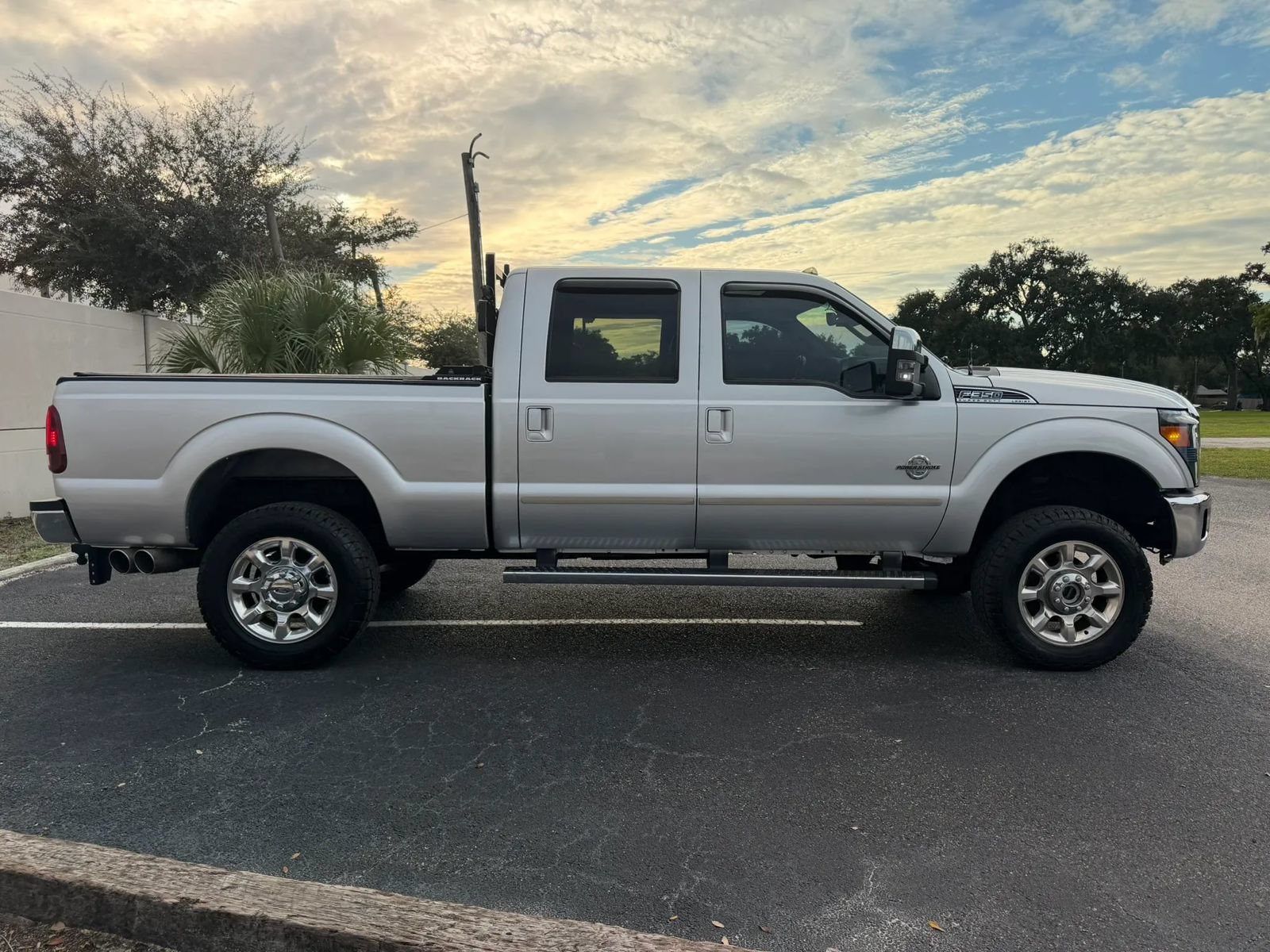 Used 2014 Ford F350 Lariat w/ Lariat Ultimate Package AWD/4WD image 4