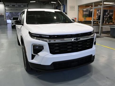 New 2026 Chevrolet Traverse LT w/ Driver Confidence Package image 3