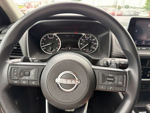 Used 2024 Nissan Rogue S AWD/4WD image 18