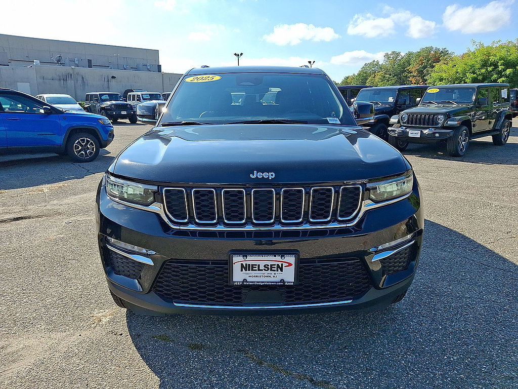 Certified 2025 Jeep Grand Cherokee Limited w/ Trailer Tow Package AWD/4WD image 3