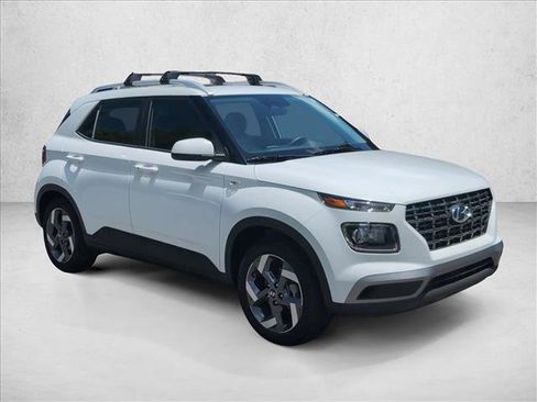 Certified 2025 Hyundai Venue SEL FWD image 3