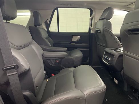 New 2025 Ford Expedition Active image 30